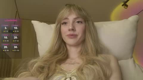 Luna online show from 04-15-26, 12:28