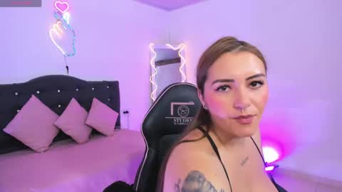 LUNA KITTY  online show from 04-21-26, 11:38