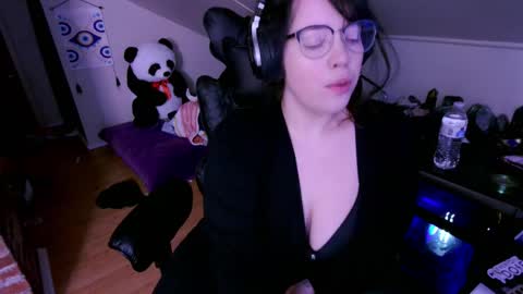 Snapshot of lunalaneee chatting on 01-15-26, 08:08 Luna online show from 01-15-26, 08:08