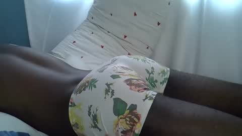 Snapshot of lunalove22_ chatting on 10-31-25, 04:35 lunalove22_ online show from 10-31-25, 04:35