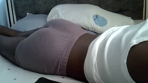 Snapshot of lunalove22_ chatting on 03-21-26, 08:19 lunalove22_ online show from 03-21-26, 08:19