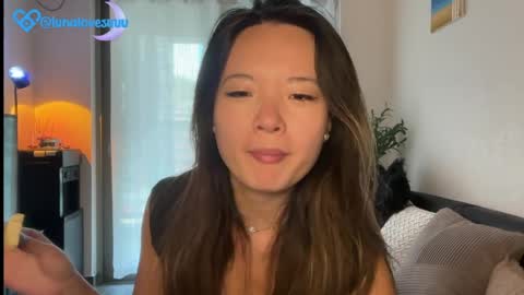 Snapshot of lunalovesuuuuu chatting on 04-01-26, 01:28 Luna online show from 04-01-26, 01:28