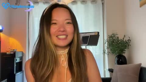 Snapshot of lunalovesuuuuu chatting on 04-22-26, 01:30 Luna online show from 04-22-26, 01:30