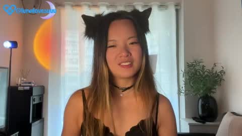 Snapshot of lunalovesuuuuu chatting on 04-27-26, 01:25 Luna online show from 04-27-26, 01:25