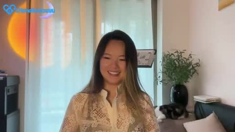 Snapshot of lunalovesuuuuu chatting on 05-19-26, 01:22 Luna online show from 05-19-26, 01:22