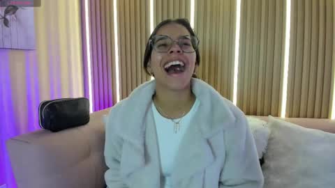 lunamillers_ online show from 05-31-26, 04:20