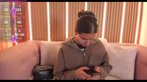 lunamillers_ online show from 06-11-26, 04:21