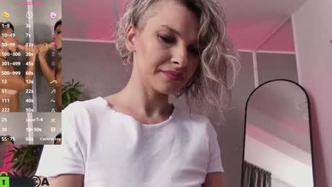 Snapshot of lunamorgan_ chatting on 01-20-25, 03:59 Luna online show from 01-20-25, 03:59