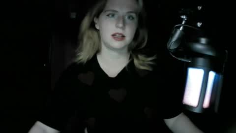 lunamystique_ online show from 10-04-25, 08:18