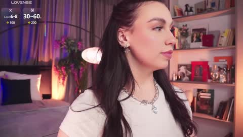 Luna  next streams Mon Fri Sat Sun 8pm-5am gmt0 online show from 02-04-25, 02:49