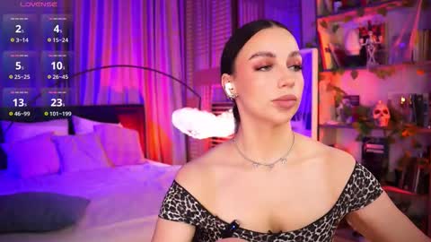 Luna  next streams Mon Fri Sat Sun 8pm-5am gmt0 online show from 11-03-25, 08:21