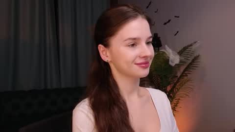 lunaolivia_ online show from 10-27-25, 12:42