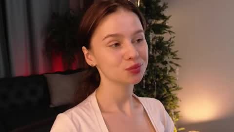 lunaolivia_ online show from 11-25-25, 01:11