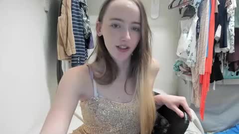 Snapshot of lunapixie2020 chatting on 12-27-24, 02:36 lunapixie2020 online show from 12-27-24, 02:36