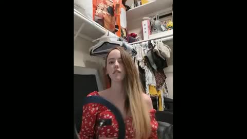 Snapshot of lunapixie2020 chatting on 01-17-25, 06:57 lunapixie2020 online show from 01-17-25, 06:57