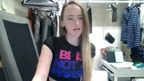 Snapshot of lunapixie2020 chatting on 01-17-25, 11:18 lunapixie2020 online show from 01-17-25, 11:18