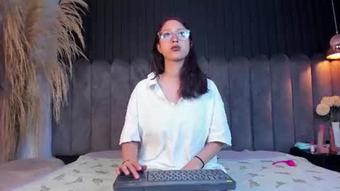 lunar_lustx online show from 06-28-26, 12:11