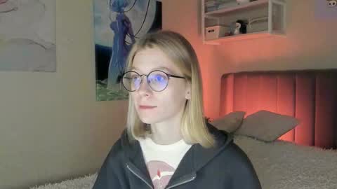 Snapshot of lunar_sofia chatting on 10-29-25, 04:31 Sofia online show from 10-29-25, 04:31