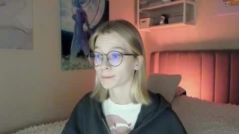 Snapshot of lunar_sofia chatting on 10-30-25, 09:55 Sofia online show from 10-30-25, 09:55