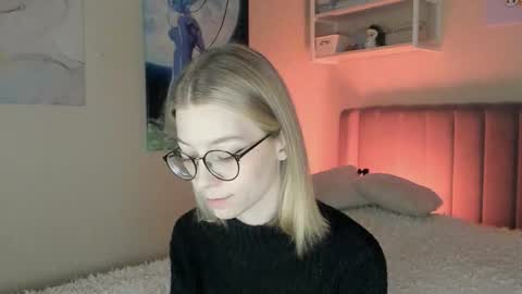 Snapshot of lunar_sofia chatting on 11-03-25, 01:23 Sofia online show from 11-03-25, 01:23