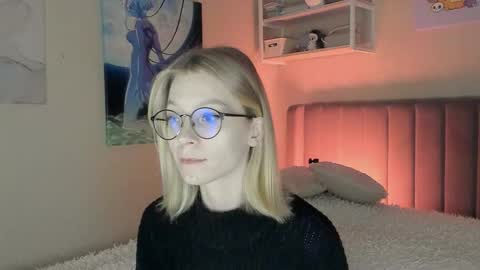 Snapshot of lunar_sofia chatting on 11-06-25, 01:01 Sofia online show from 11-06-25, 01:01