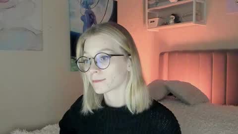 Snapshot of lunar_sofia chatting on 11-11-25, 01:33 Sofia online show from 11-11-25, 01:33