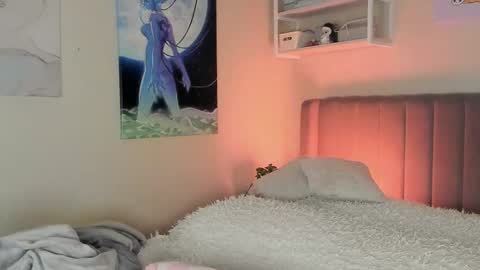 Snapshot of lunar_sofia chatting on 11-15-25, 12:34 Sofia online show from 11-15-25, 12:34