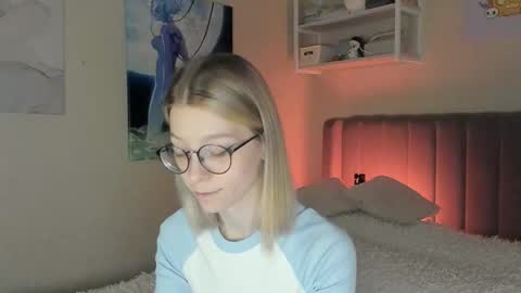 Snapshot of lunar_sofia chatting on 11-25-25, 02:28 Sofia online show from 11-25-25, 02:28