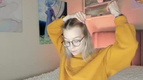 Snapshot of lunar_sofia chatting on 11-28-25, 11:02 Sofia online show from 11-28-25, 11:02