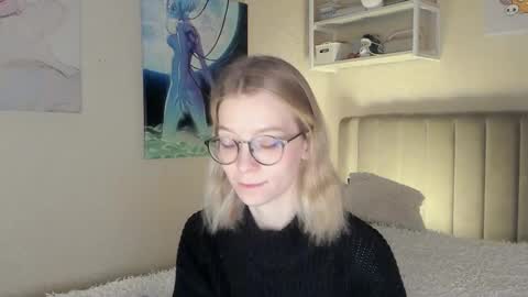 Snapshot of lunar_sofia chatting on 11-30-25, 01:37 Sofia online show from 11-30-25, 01:37