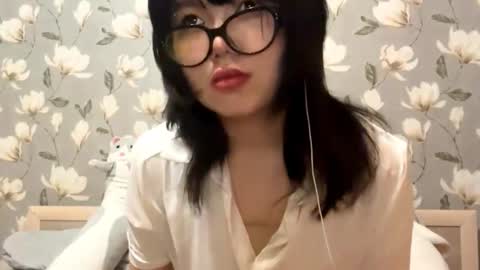 Snapshot of lunaraus chatting on 10-10-25, 08:08 Yuna online show from 10-10-25, 08:08