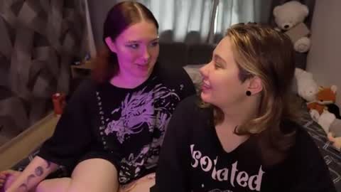 lunarcouple_ online show from 07-22-26, 11:35