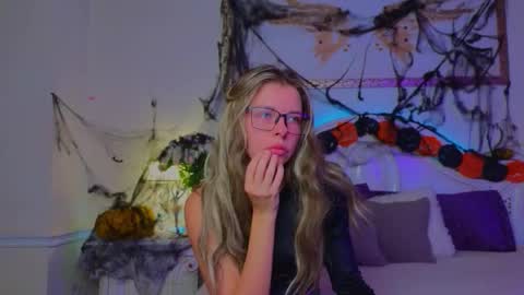 Luna Rishi online show from 10-24-25, 11:50