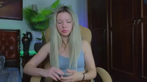 Snapshot of lunarishi chatting on 05-24-26, 05:56 Luna Rishi online show from 05-24-26, 05:56