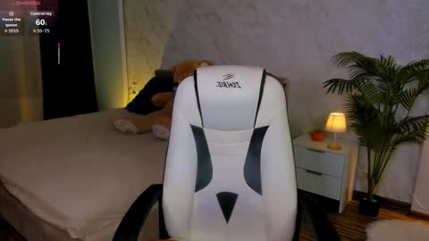 Lily online show from 11-09-25, 05:28