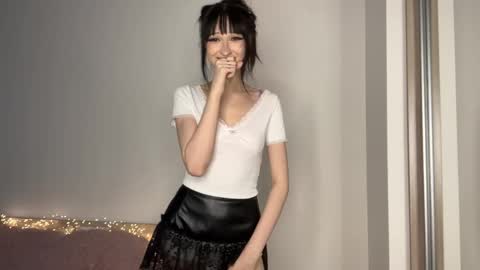 Snapshot of lunarmolly chatting on 04-15-26, 06:04 LunarMoly online show from 04-15-26, 06:04