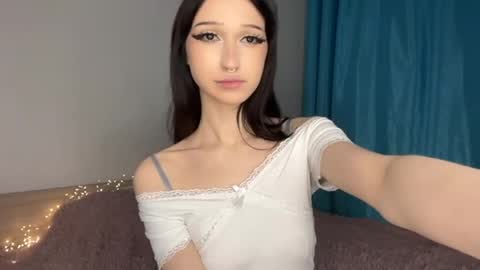 Snapshot of lunarmolly chatting on 04-15-26, 07:58 LunarMoly online show from 04-15-26, 07:58