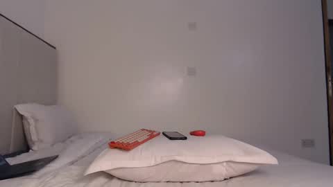 Luna online show from 04-19-26, 12:43