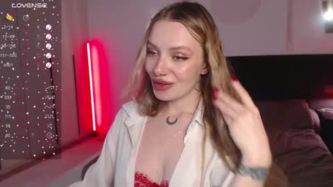 LunaticaBae online show from 03-10-25, 04:17