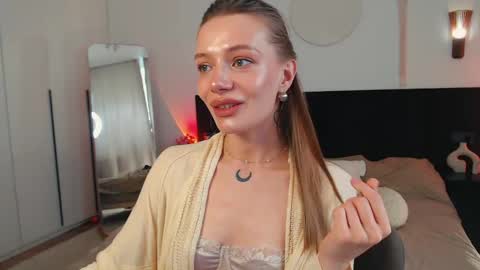 LunaticaBae online show from 05-22-26, 03:57