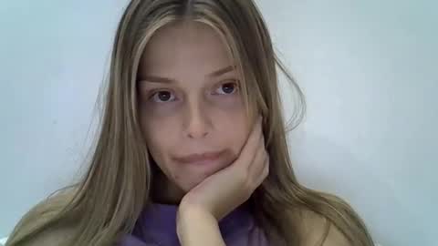 Luna  online show from 10-10-25, 06:18
