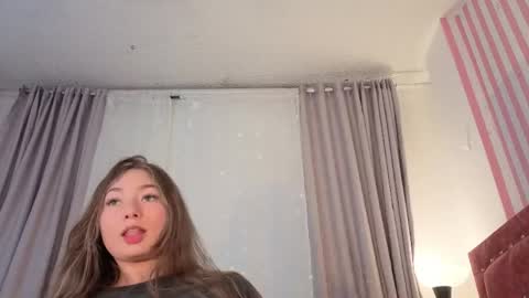 Snapshot of lunavelvet7 chatting on 05-21-26, 10:28 lunavelvet7 online show from 05-21-26, 10:28