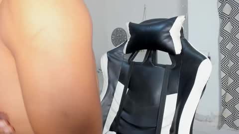 Snapshot of lunay_bigcock420 chatting on 10-21-25, 09:21 lunay_bigcock420 online show from 10-21-25, 09:21