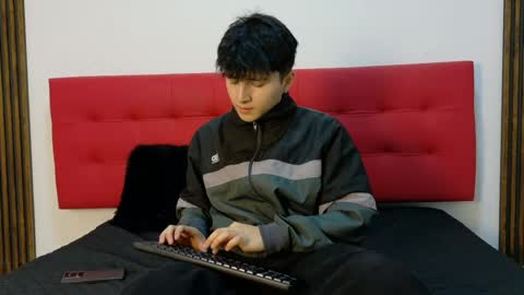 lunaydream online show from 04-25-26, 11:35