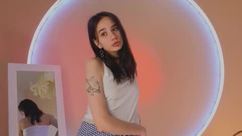 Snapshot of lunel_kitten chatting on 10-04-25, 01:42 Kitty online show from 10-04-25, 01:42