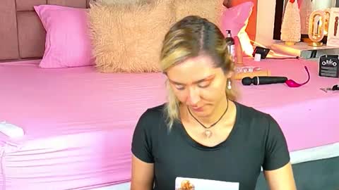 lunitadiva online show from 12-22-25, 02:47