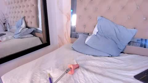 lunna__tylor online show from 04-11-26, 07:45