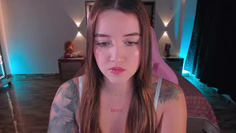 Snapshot of lunna_roosee chatting on 06-13-26, 02:42 LUNA ROSE online show from 06-13-26, 02:42