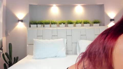 L U N N A online show from 01-08-26, 04:15