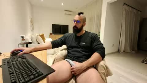 Snapshot of lupal2 chatting on 07-10-26, 01:43 Lupal2 online show from 07-10-26, 01:43